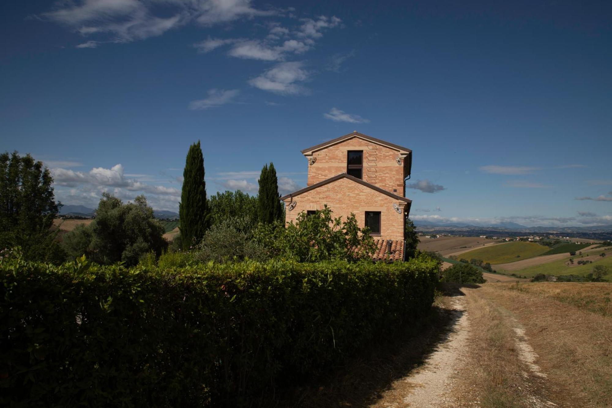 Casali Marchigiani - Ville Vacanza Private Con Piscina Ostra Exterior foto